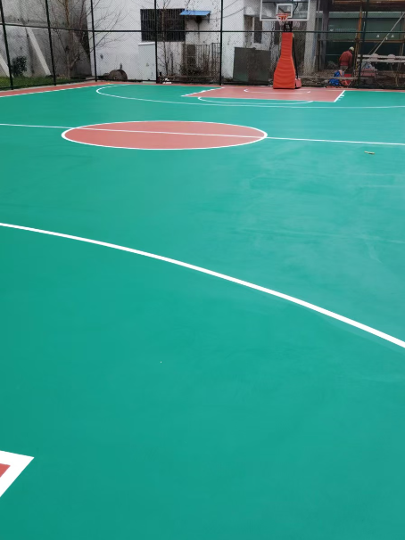 天桥 球场长期使用易出现地面开裂